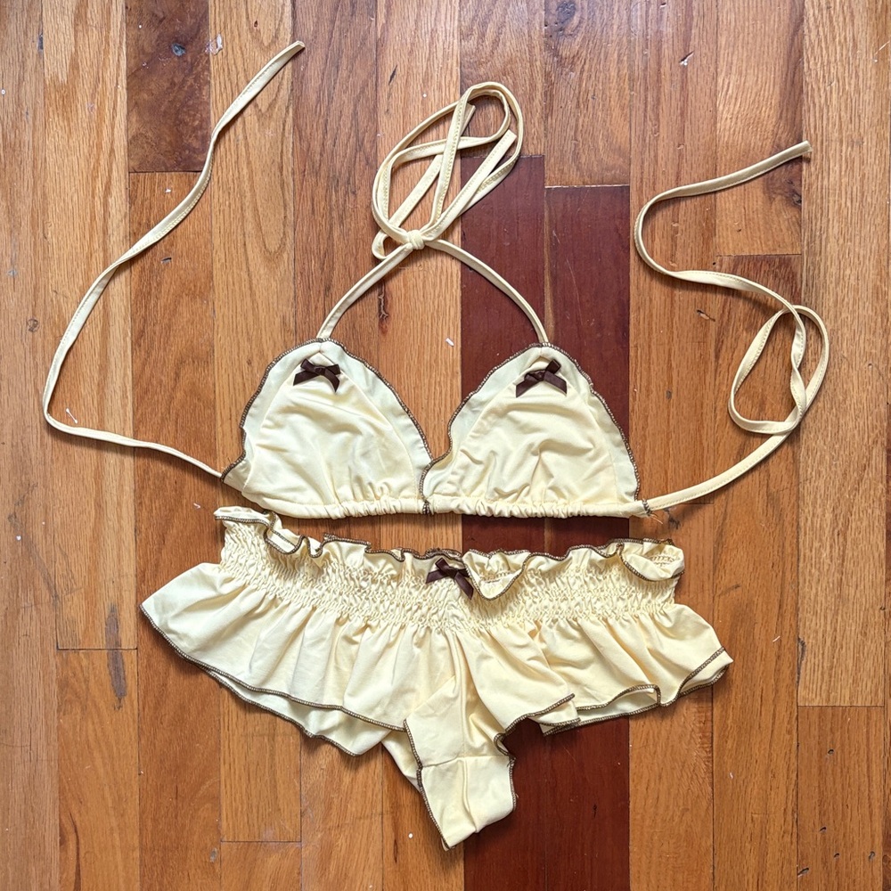 Yellow ruffle bikini
